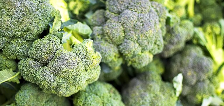 أطعمة ترفع المعنويات وتحسن المزاج وتُعدل مستويات السكر في الدم