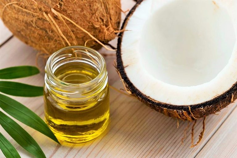 عالجي طبيعيا عدوى الخميرة بزيت جوز الهند!