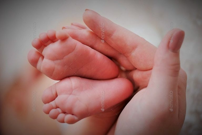 كيف يمكن تقييم الحمى عند الرضع والأطفال؟