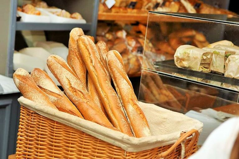 طرق عملية بسيطة لتخزين الخبز الطازج لعدة أيام