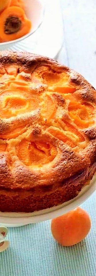 كعكة المشمش واللوز