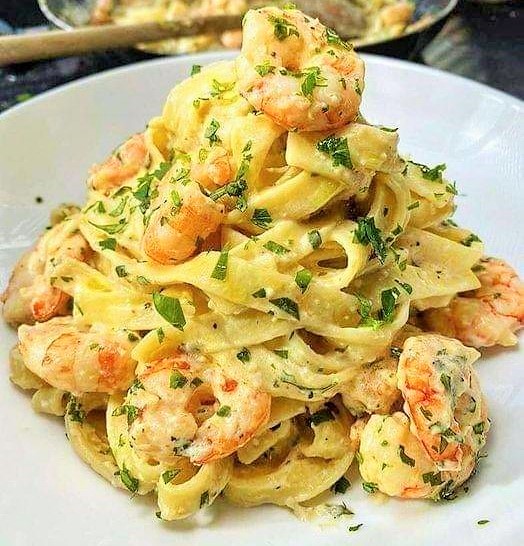 “تاغليتال” بالجمبري وصلصة الجبنة "تاغليتال" بالجمبري وصلصة الجبنة