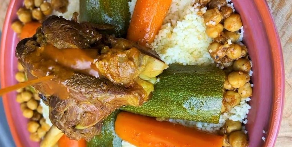 كسكسي باللحم والخضار والحمص