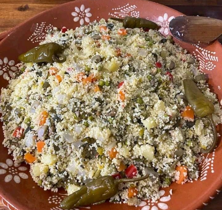 كسكسي قبائلي بالخضار وزيت الزيتون