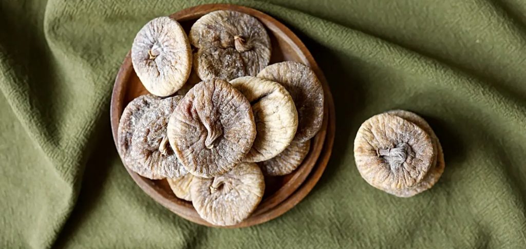 التين المجفف غني بالسعرات الحرارية