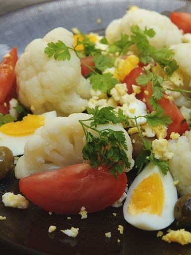 سلطة القرنبيط بالخضار المفضلة