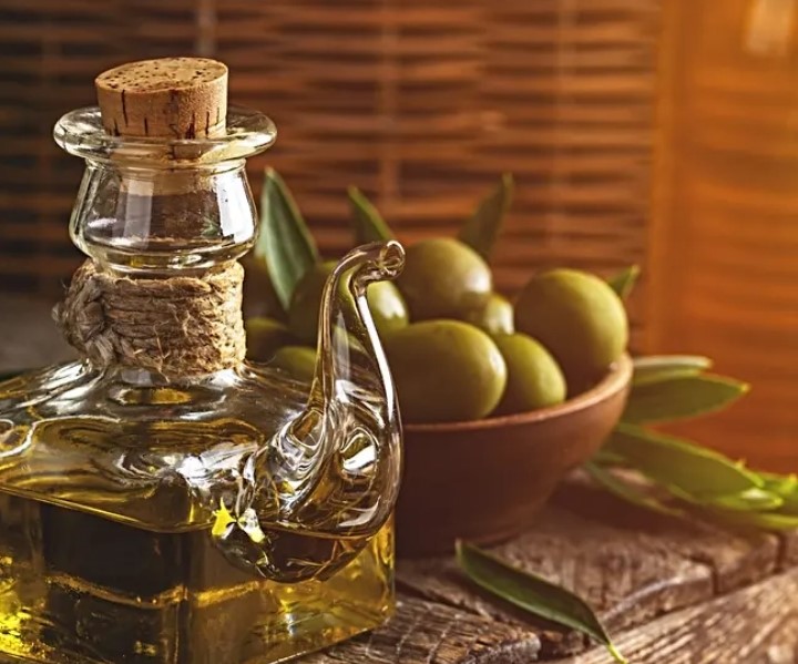 استخدامات زيت الزيتون وفوائده التجميلية