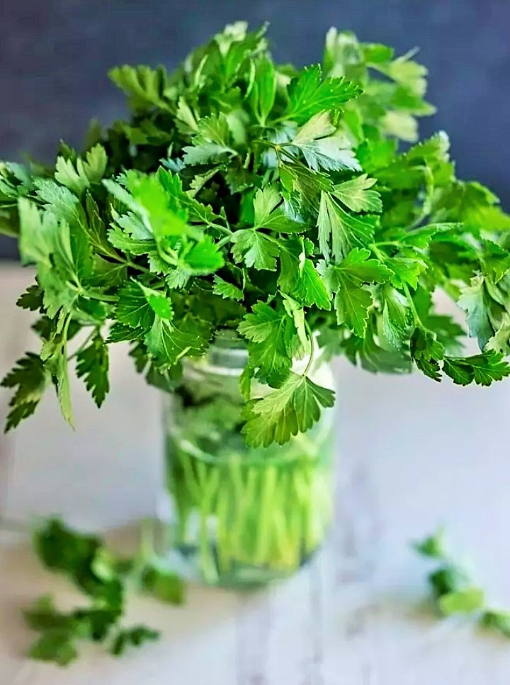 البقدونس من الطعمة التي تعتني بالمفاصل