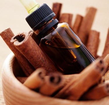 زيت قرفة سيلان العطري