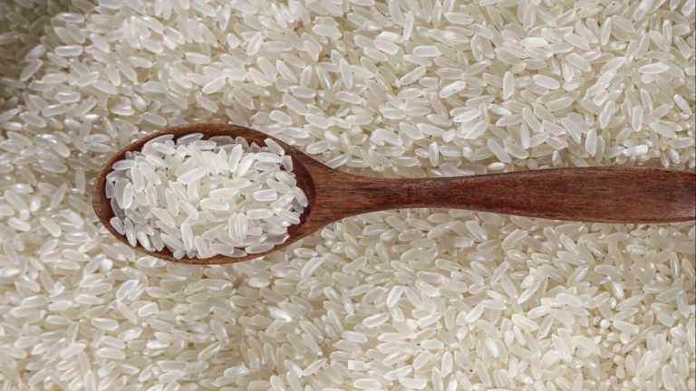 دقيق الأرز ... الاستخدامات والوصفات والاحتياطات