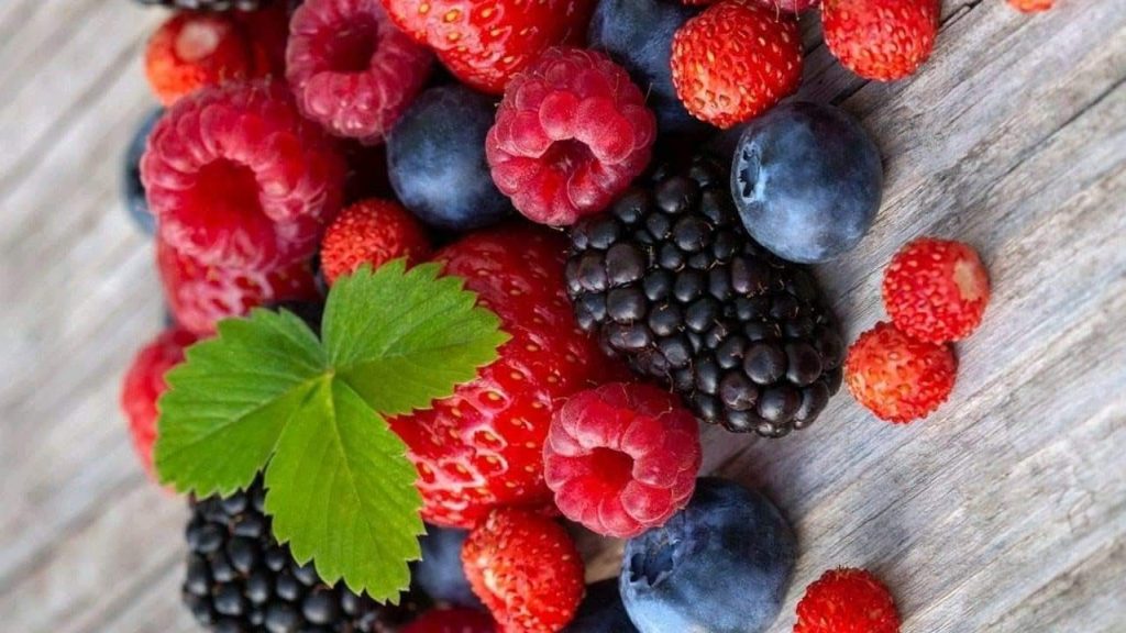 فواكه الغابات غنية بفيتامين C