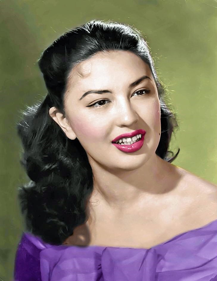 الفنانة كاميليا