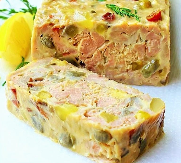 باتيه التونة بالطماطم المجففة والفلفل الاخضر المشوي