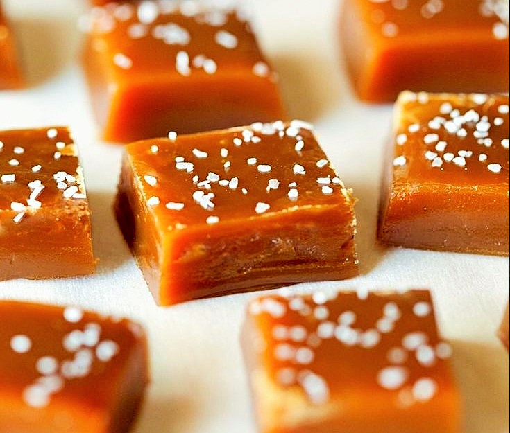 حلوى ملبس الكراميل المملحة