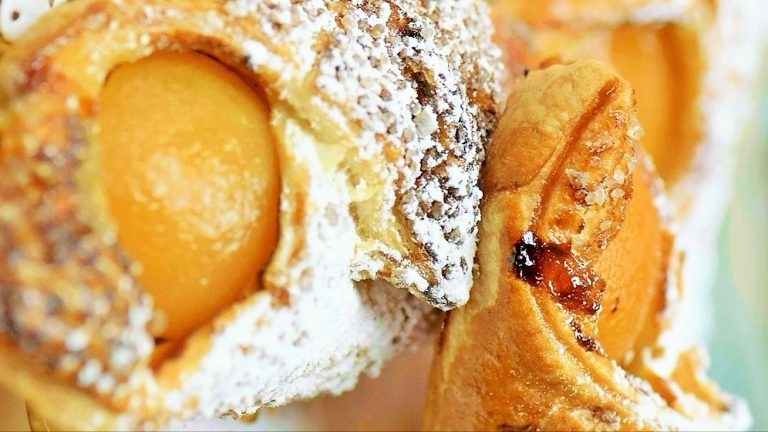 عجينة مورقة بالمشمش وكريمة الفانيليا