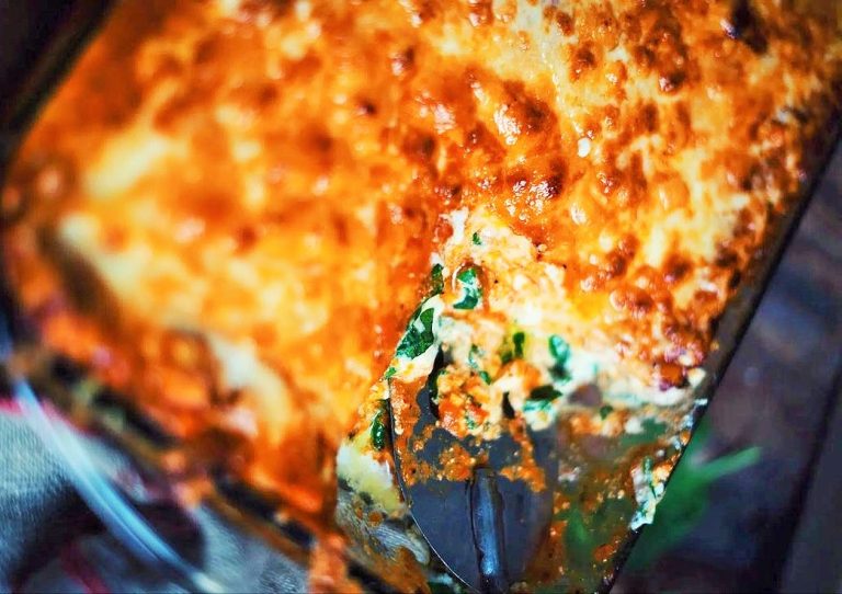 لزانيا بالسبانخ واللحم المفروم