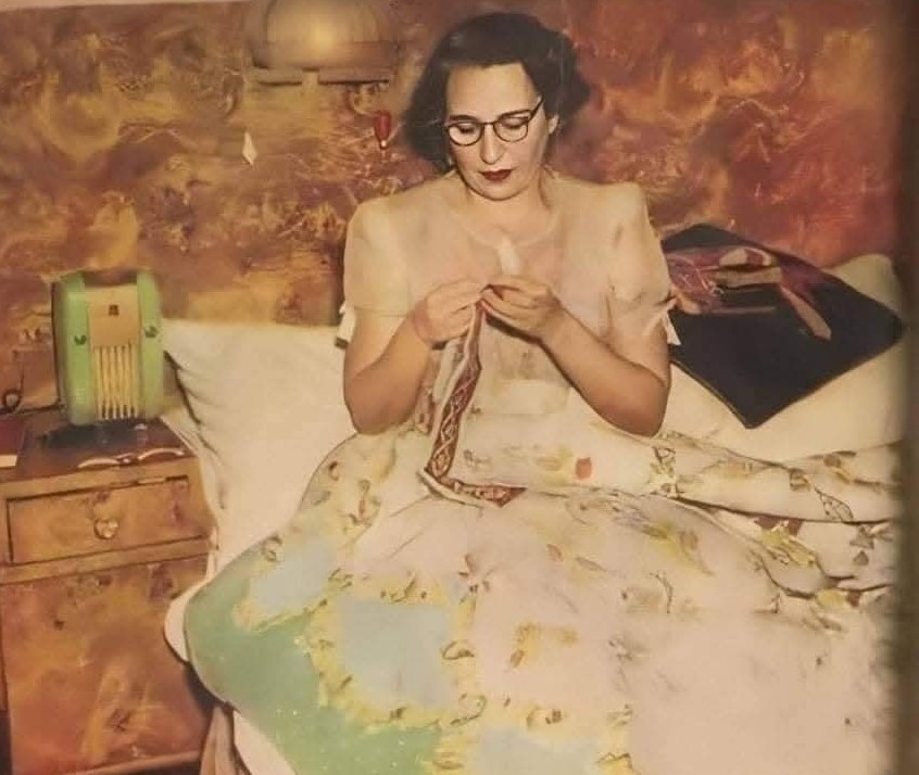 الفنانة أمينة رزق في بيتها