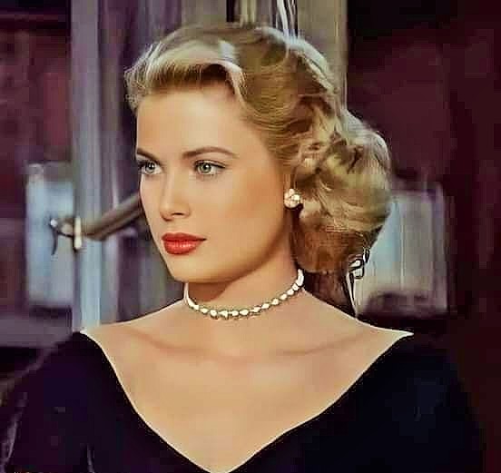 الفنانة الاميرة غريس كيلي ... رمز البساطة والتواضع والجمال