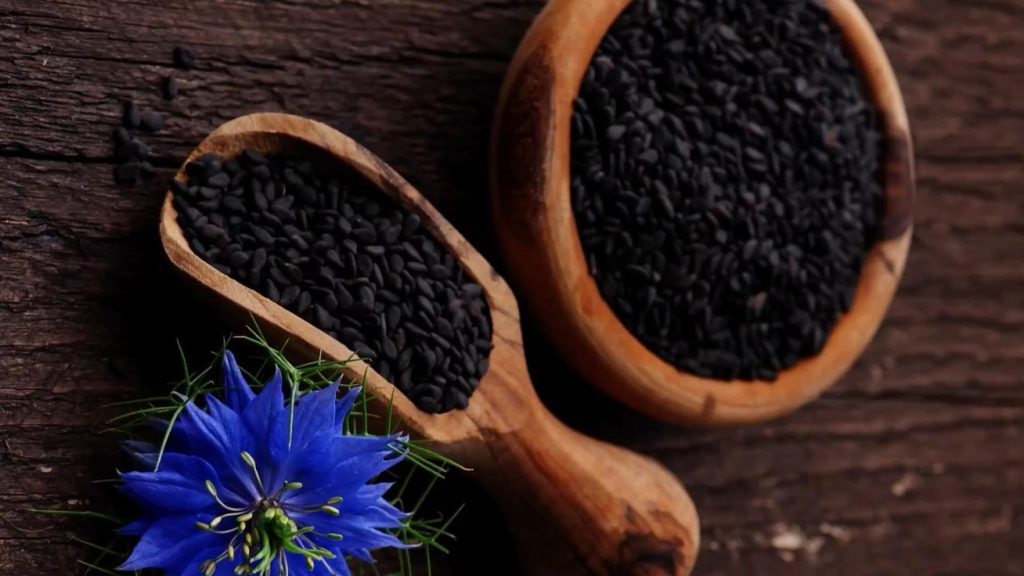 يستخدم زيت حبة البركة على  للعناية بالشعر والبشرة. باعتباره زيتًا غنيًا بالأحماض الدهنية الأساسية