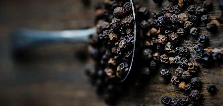 خصائص زيت الفلفل الأسود الأساسي الغريبة!