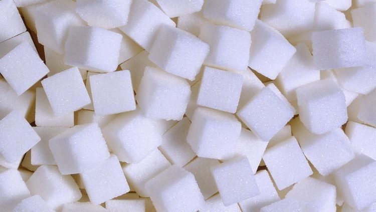 السكر الأبيض ... يفقد الكثير من المعادن والفيتامينات والالياف بسبب عملية غسله.