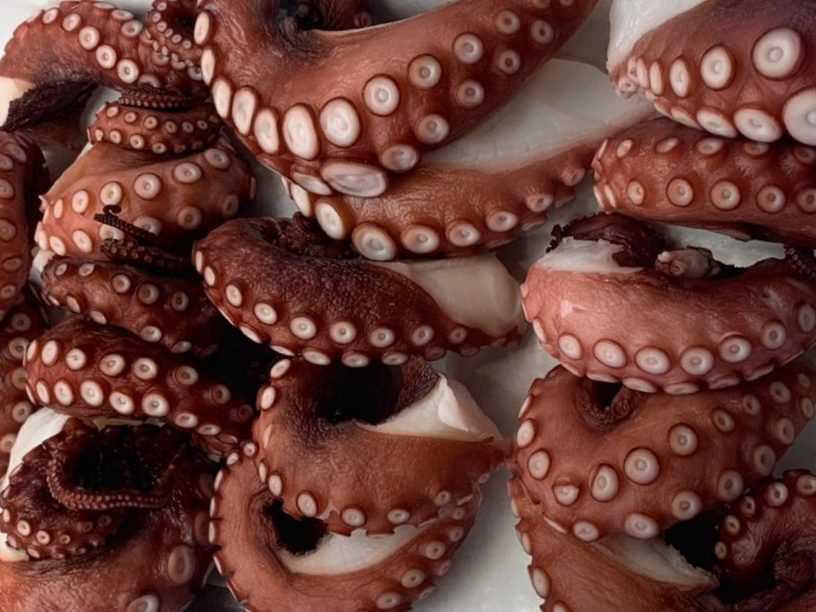 تقنيات تطرية الأخطبوط عديدة بقدر ما هي غريبة الأطوار