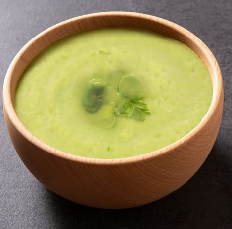 حساء البازلاء بالبصل والثوم والكوسا مع الكمون البقدونس