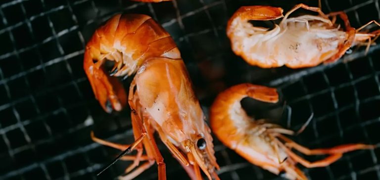 طريقتان بسيطتان لإعداد شوربة الجمبري