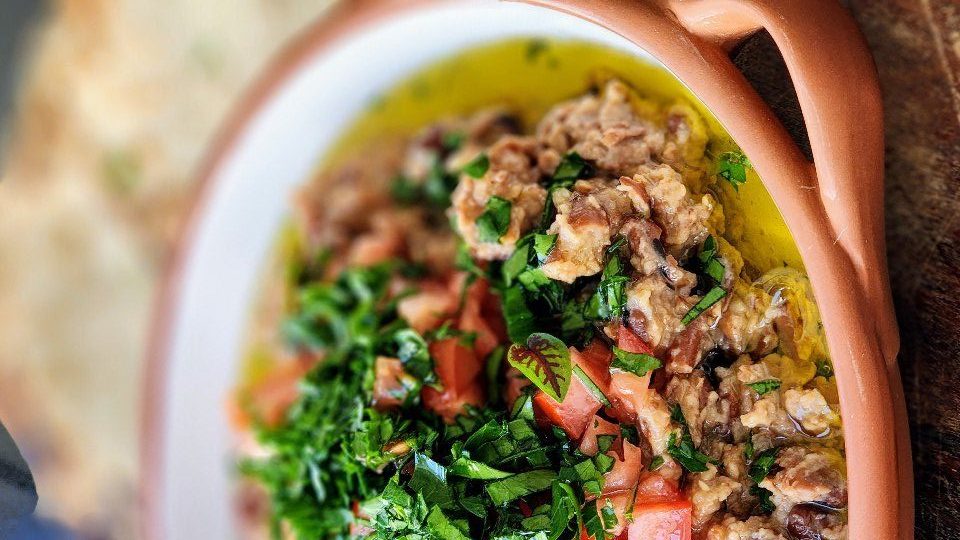 فول مدمس مصري بالزيت الحار والليمون