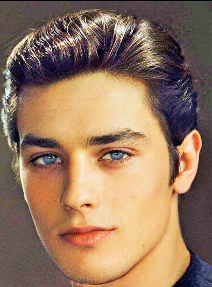 النجم الوسيم آلان ديلون في بداياته الفنية