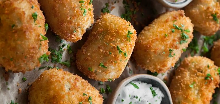 أصابع الارز المحشية بكافيار الجمبري والجبن الأبيض