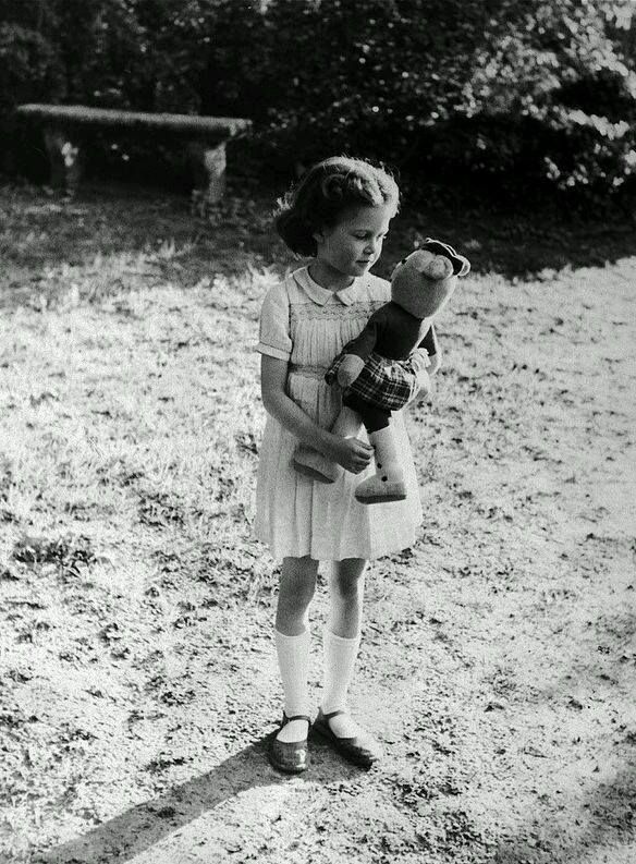 الطفلة بريجيت باردو سنة 1939م