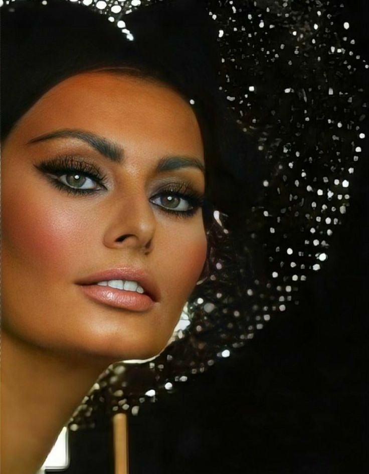 ثمانينيات وتسعينيات صوفيا لورين ما بين النجاحات المتفاوتة والانتكاسات الشخصية ثمانينيات وتسعينيات صوفيا لورين ما بين النجاحات المتفاوتة والانتكاسات الشخصية