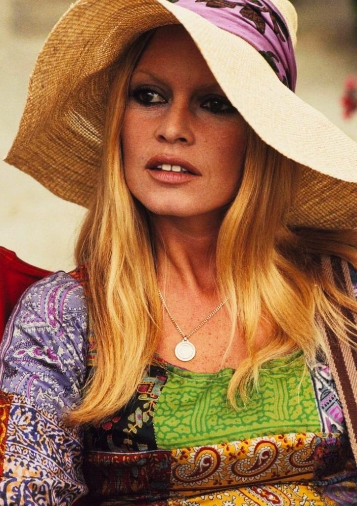 بريجيت باردو أجمل امرأة في الكون بعد كاثرين زيتا جونز سنة 2008.