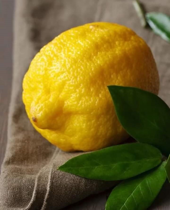 الليمون يساعد على خفض ضغط الدم، خاصةً عند تناوله يوميًا.