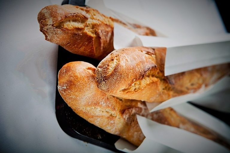 أي نوع من الخبز يُنصح به للوقاية من سرطان الثدي؟