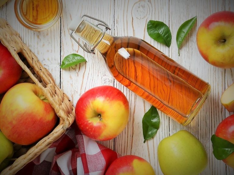 فوائد خل التفاح الصحية للشعر الباهت والمصبوغ