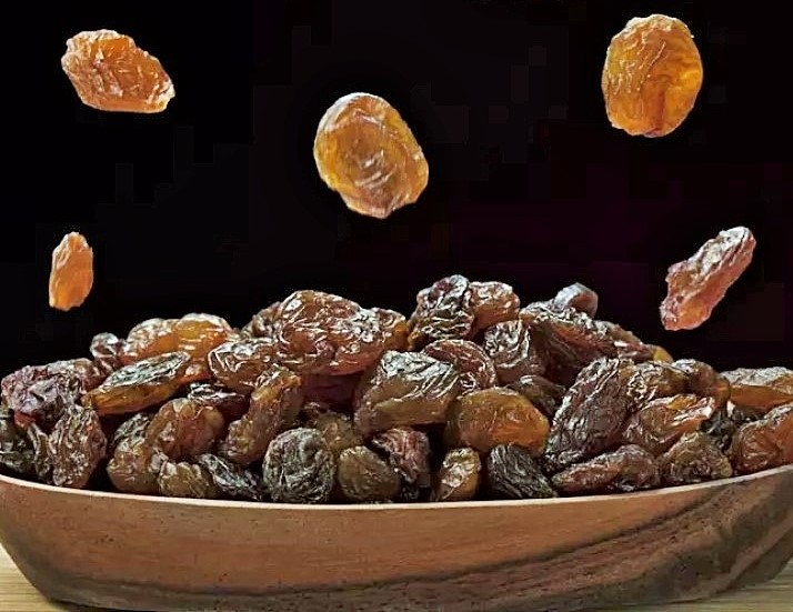 قد يؤدي محتوى الزبيب العالي من الألياف إلى زيادة الانتفاخ لدى من يعانون من حساسية في الجهاز الهضمي.