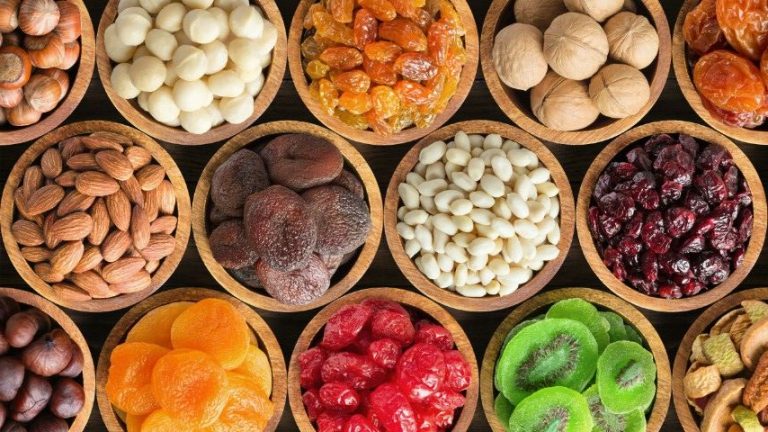 البذور الزيتية والفواكه المُجففة تُسبب زيادة الوزن ... صحيح ام خطأ؟