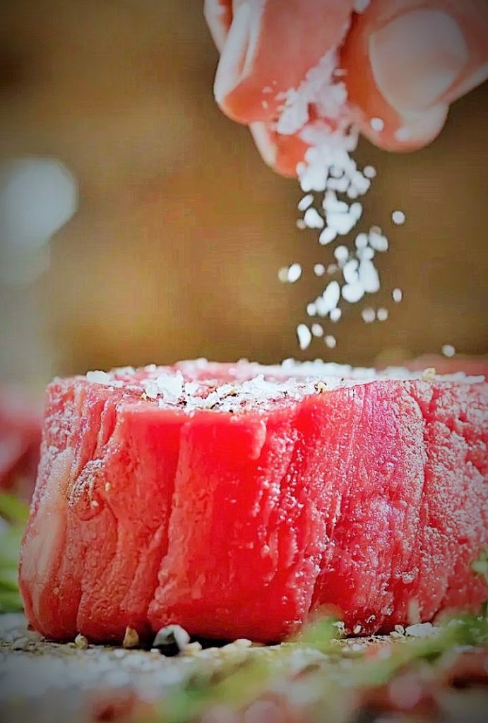 اللحوم الحمراء وسرطان القولون ... ما هي الكمية التي تزيد من خطر الإصابة به؟
